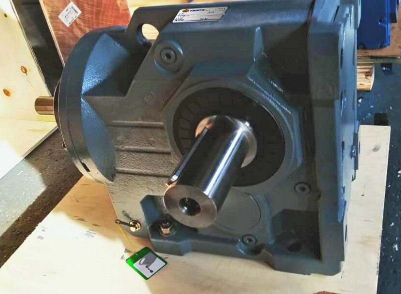 1.1KW减速机,直角减速机,1.32比减速电机.jpg