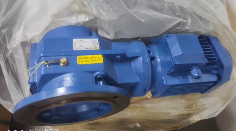 1.1KW减速机,电机减速器,70比减速机.jpg