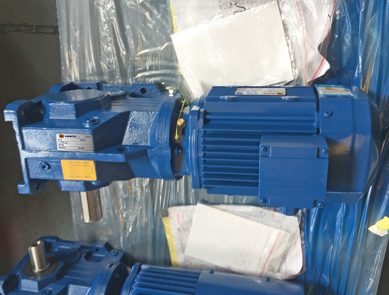 减速机带120W电机.jpg