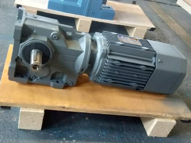 K87-147.82-Y2-100L2-4-3KW-M1-A-270°减速机.jpg