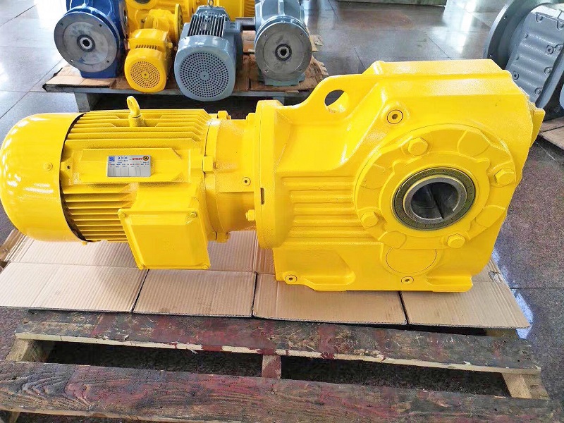 KA87-70.46-YVPEJ100L1-4 2.2KW-M3-180°减速机.jpg