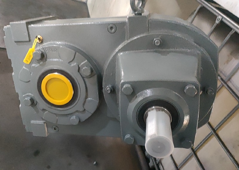 布料卷绕装置减速机,F107减速电机,F107DRE112M4减速器.jpg