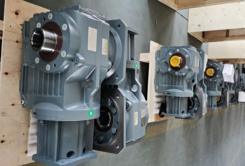 KH57B DRN100LS4/BE5HF/2.2KW/i=17.57减速电机.jpg
