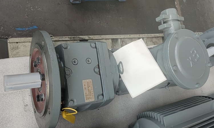 TRF88-Y15-4P-5.36-M4-180°减速电机.jpg