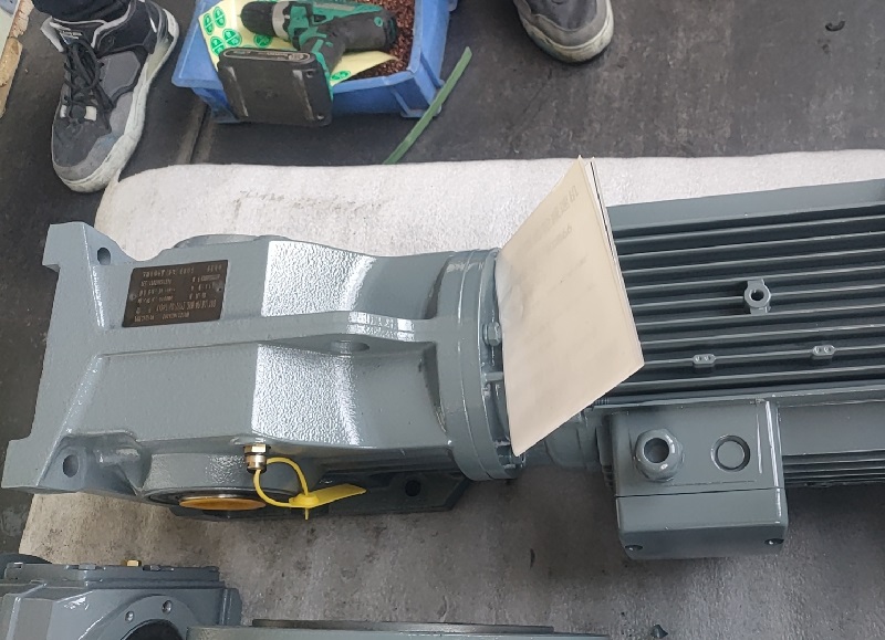 KH57T DRN100LS4/2.2KW/i=19.34减速电机.jpg