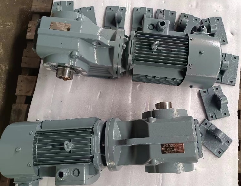 KH57T DRN100LS4/1.1KW/i=19.34减速电机.jpg
