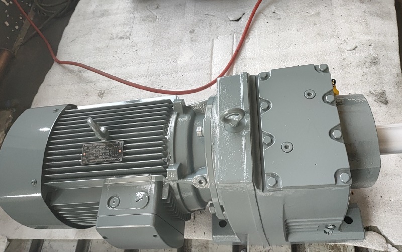 抛光机减速机,R47减速电机,R47DV90M4减速器.jpg